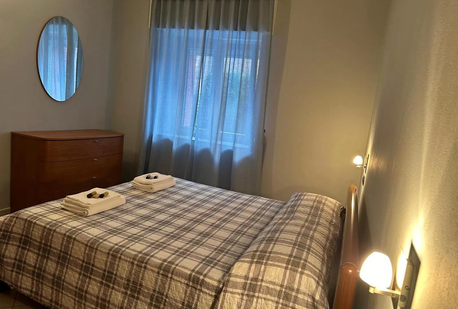 Orange Apartment Lezzeno