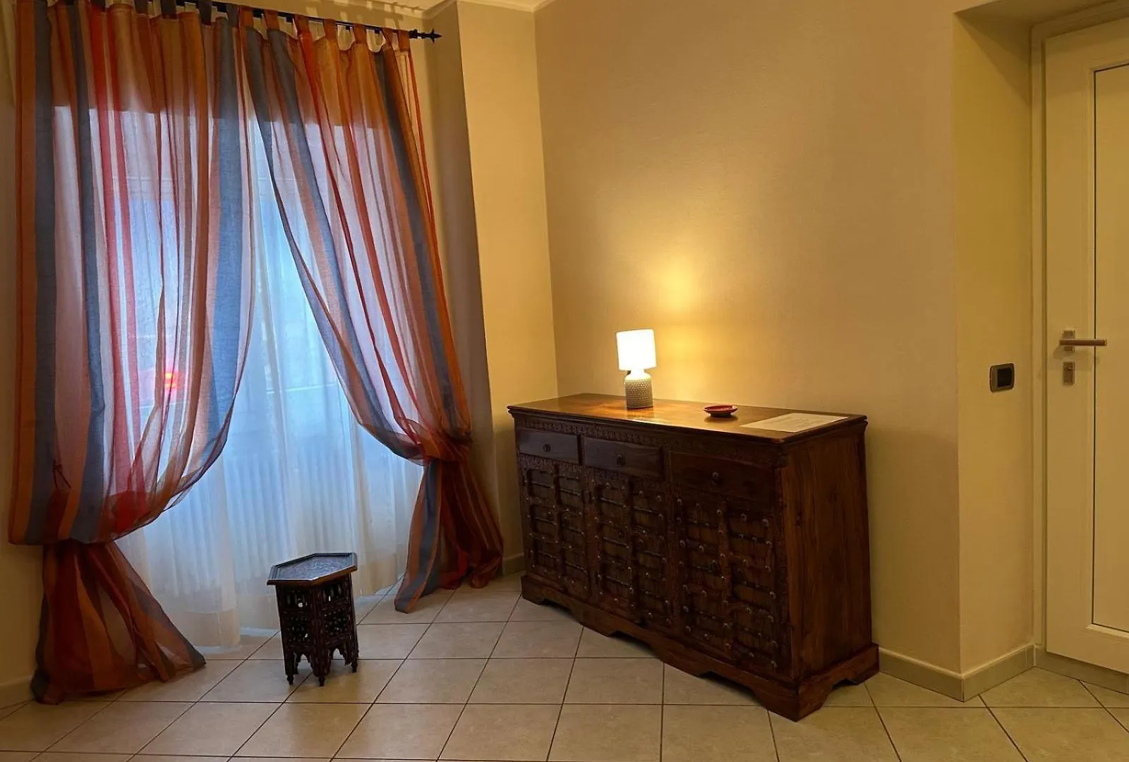 Orange Apartment Lezzeno 0*,  Italien