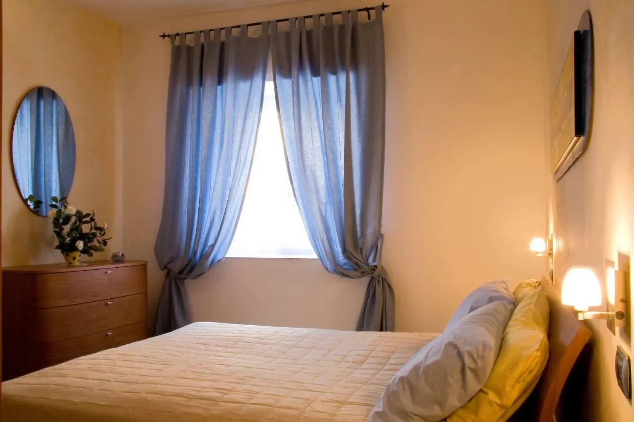 Orange Apartment Lezzeno 0*,  Italien