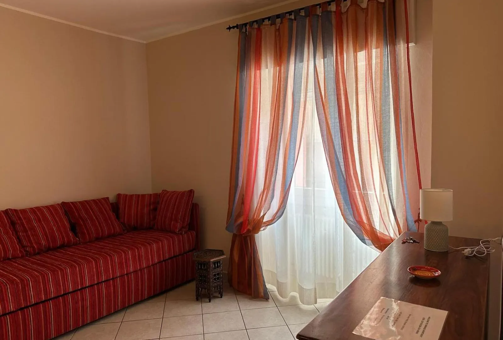 Orange Apartment Lezzeno Italia